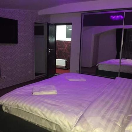 Ely'S Mansion-24H Check-In Bed & Breakfast Bucharest Exterior photo
